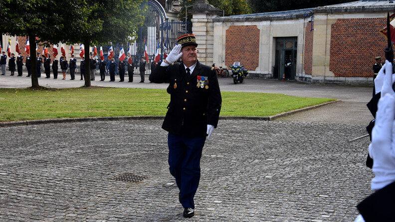 Le général de division Stéphane Gauffeny lors de son adieu aux armes.