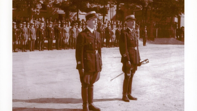 Prise d'armes au quartier des Célestins, le 25 avril 1945.