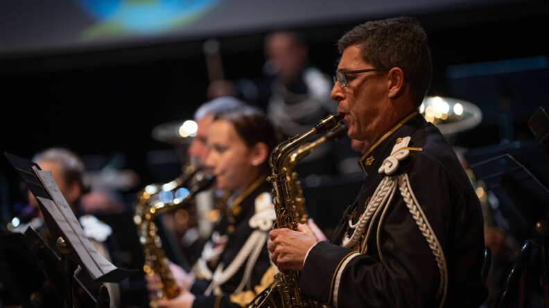 Musiciens de la Musique de la Gendarmerie mobile lors du concert au théâtre Claude Debussy de Maisons-Alfort.