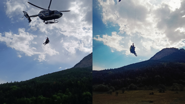 Deux images d'une descente en treuil d'un hélicoptère gendarmerie au dessus d'une vallée